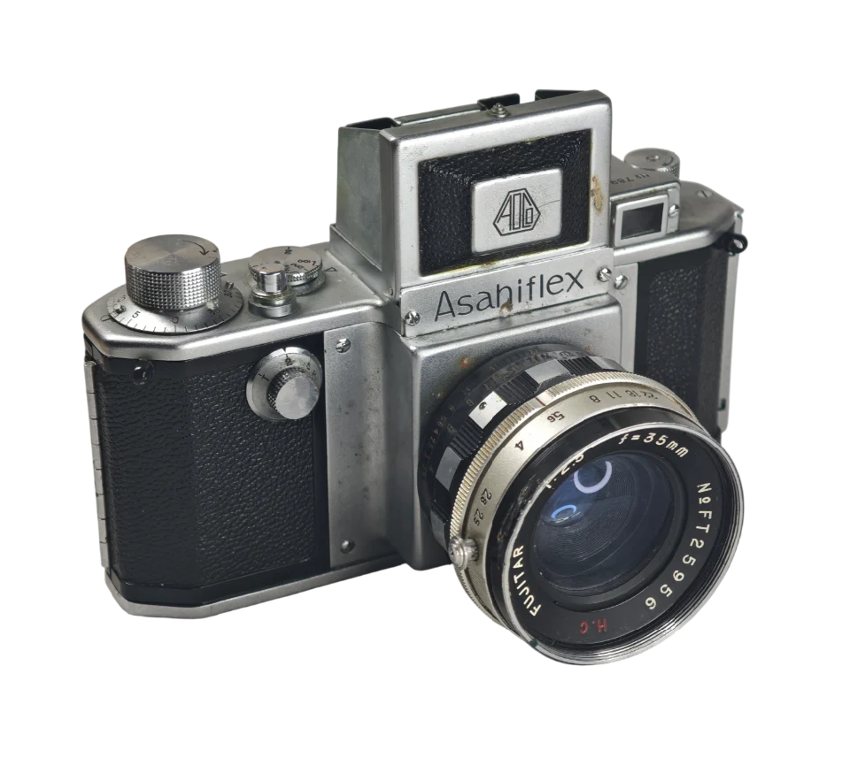 Asahiflex (1952) — la primera réflex japonesa, precursora de Pentax, en la colección de Pol