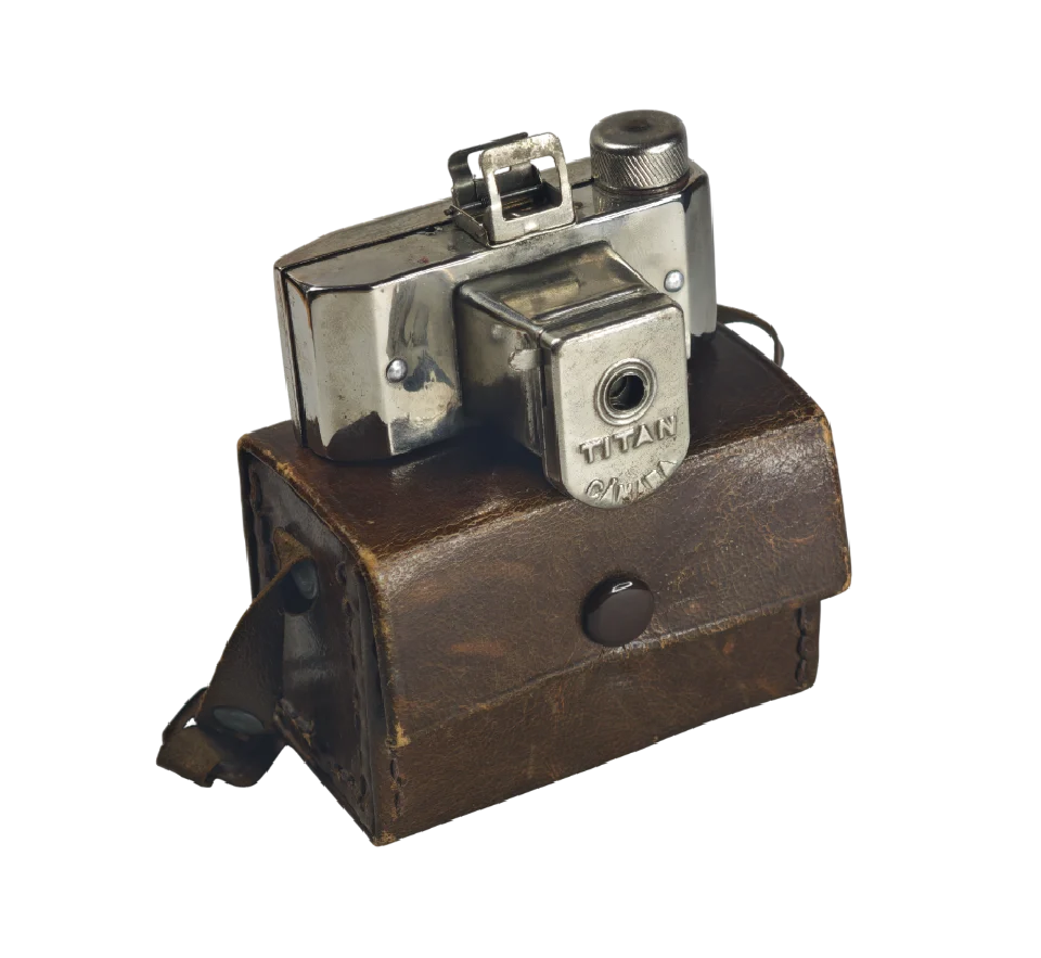 Titan — cámara española compacta de los años 50