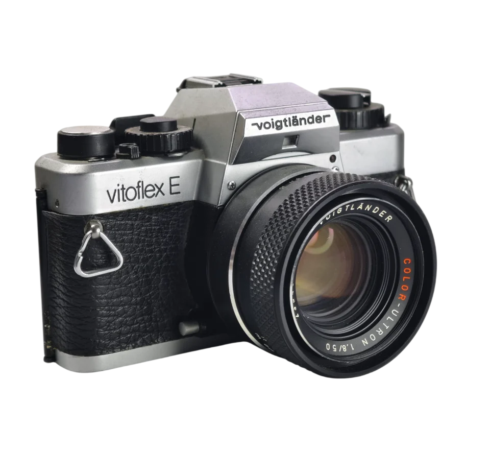 Voigtländer Vitoflex E — SLR fabricada por Rollei con Color-Ultron 50mm f/1.8