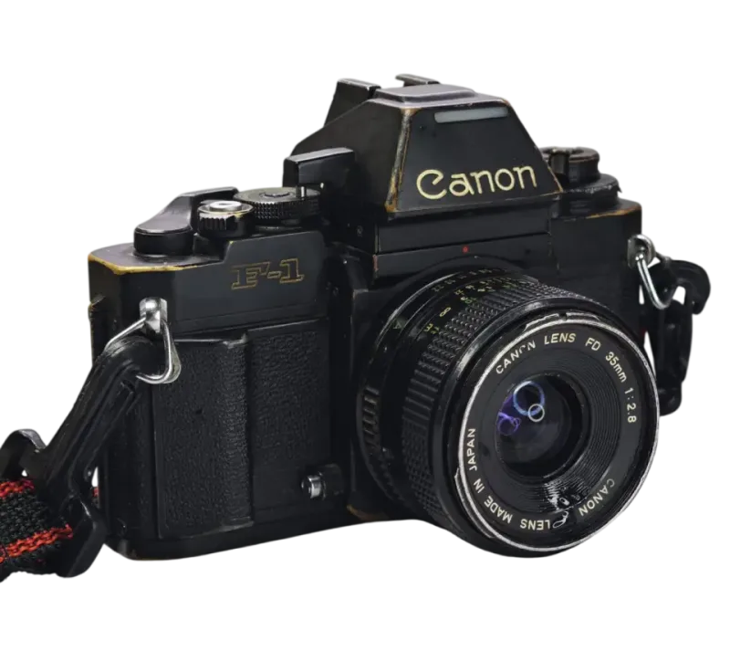 Canon F-1 negra con objetivo Canon FD 35mm f/2.8, réflex profesional de 35mm